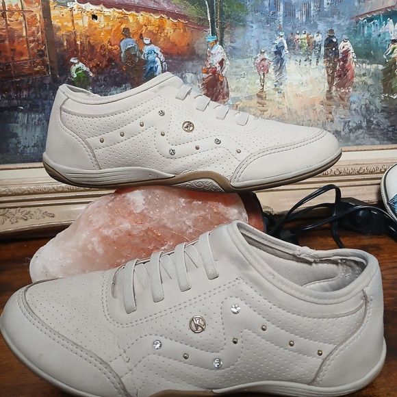 koolash Shoes - Elegant Cream Sneakers for Women